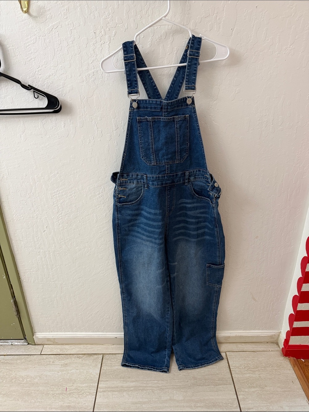 Flamingals Straight Leg Cargo Pocket Oversized Overalls Medium NWOT - Picture 2 of 6